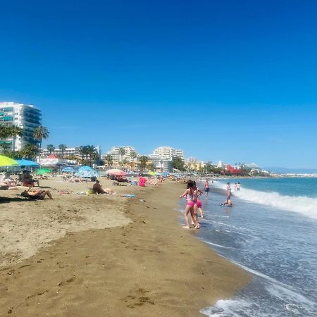 Luxury Beachfront Apartment In Benalmadena Costa Eksteriør billede