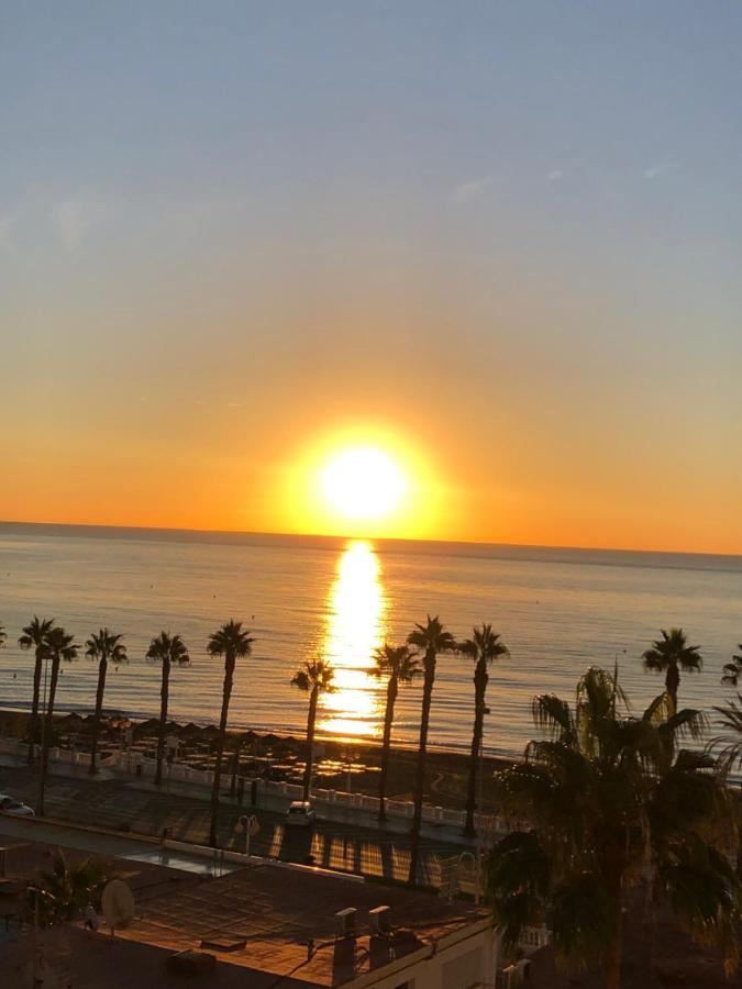 Luxury Beachfront Apartment In Benalmadena Costa Eksteriør billede