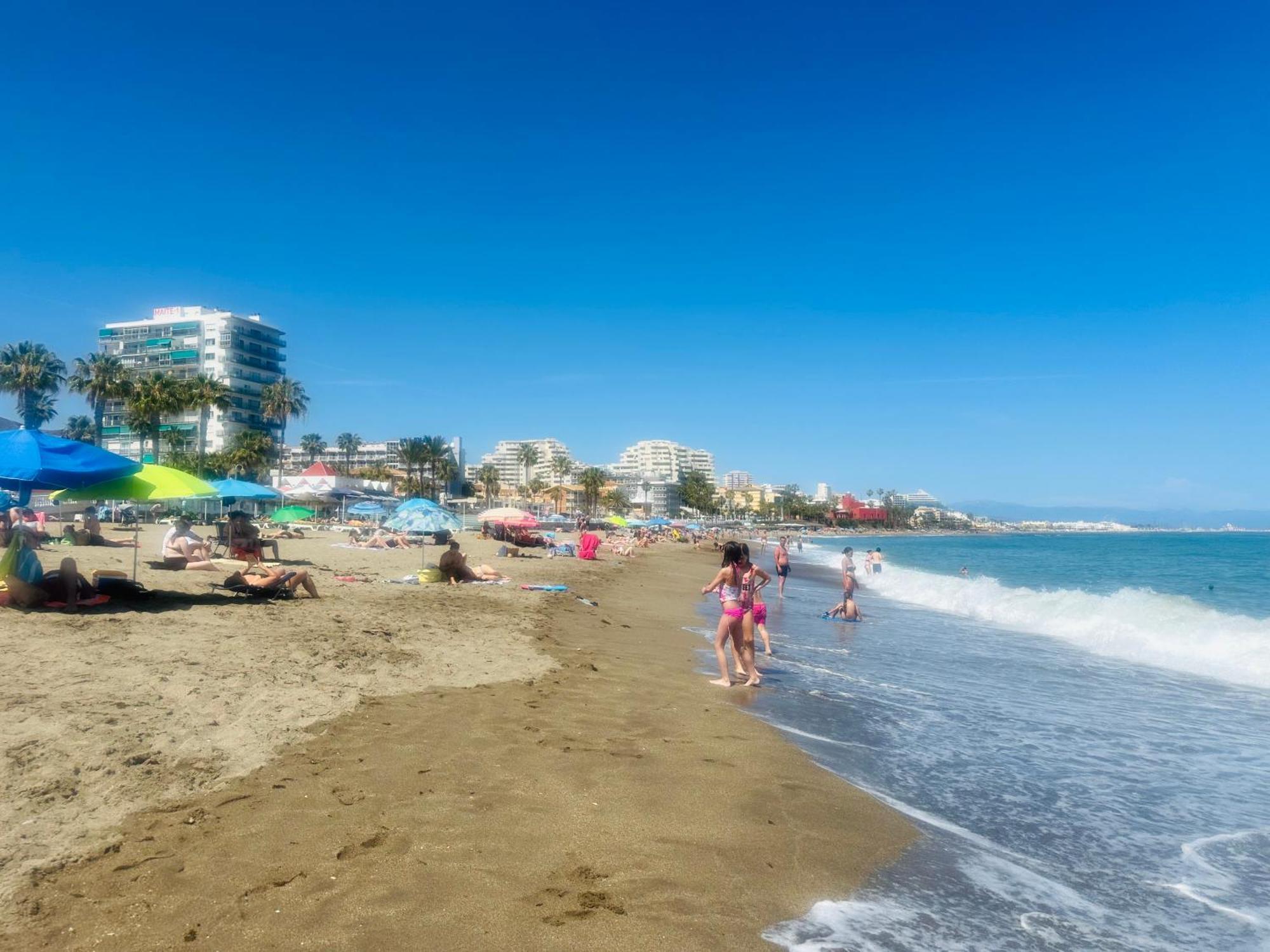 Luxury Beachfront Apartment In Benalmadena Costa Eksteriør billede