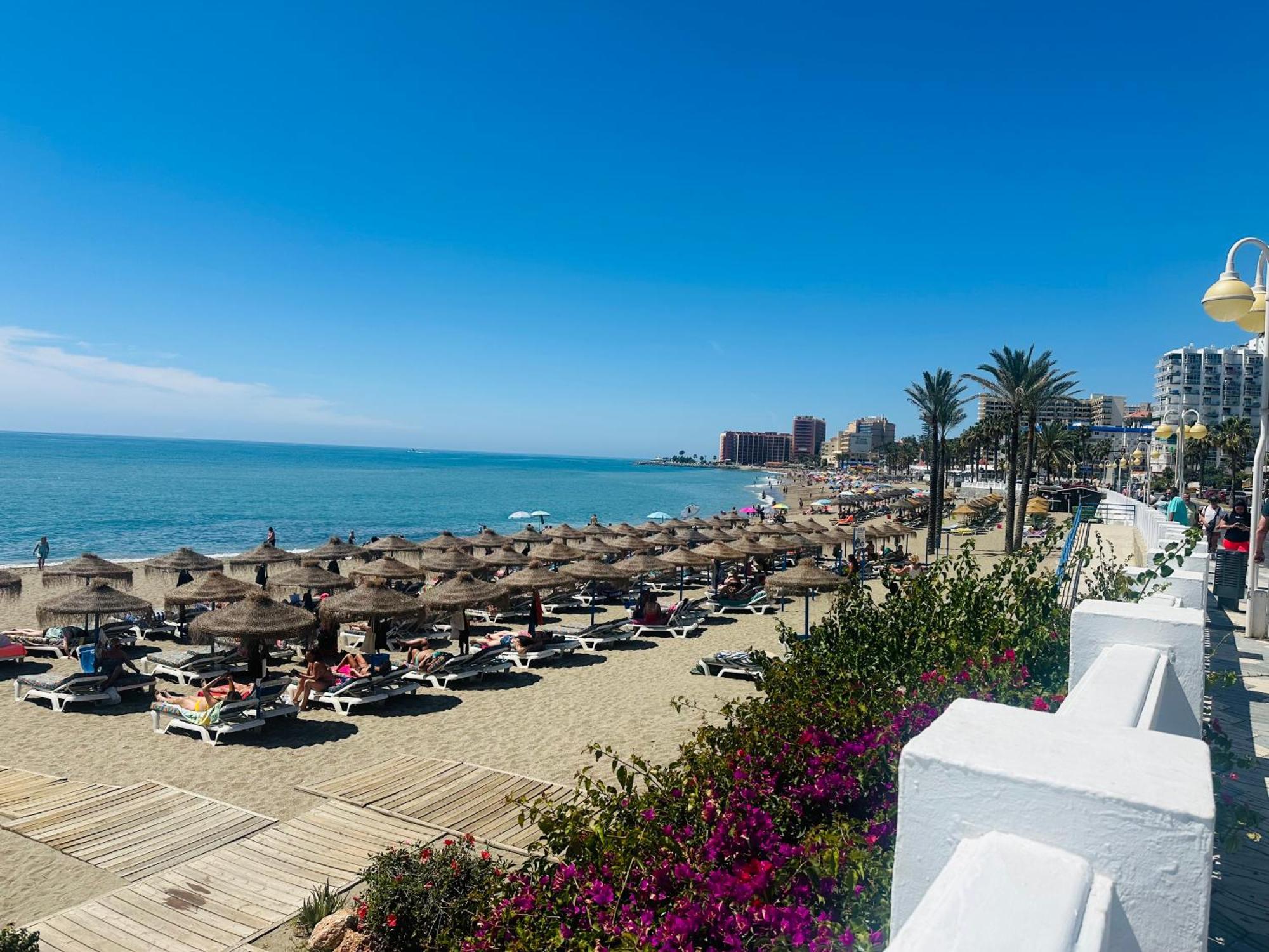Luxury Beachfront Apartment In Benalmadena Costa Eksteriør billede