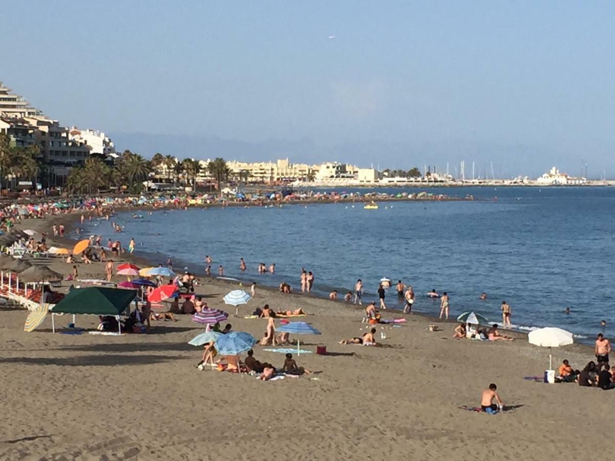 Luxury Beachfront Apartment In Benalmadena Costa Eksteriør billede