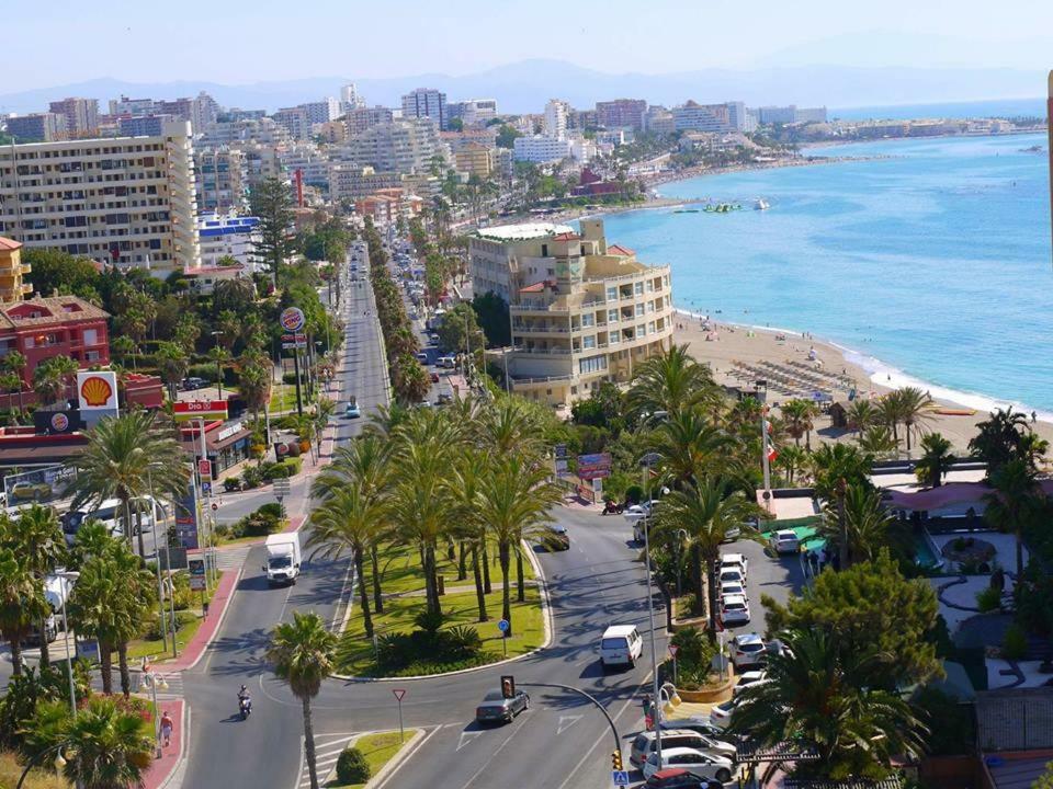 Luxury Beachfront Apartment In Benalmadena Costa Eksteriør billede