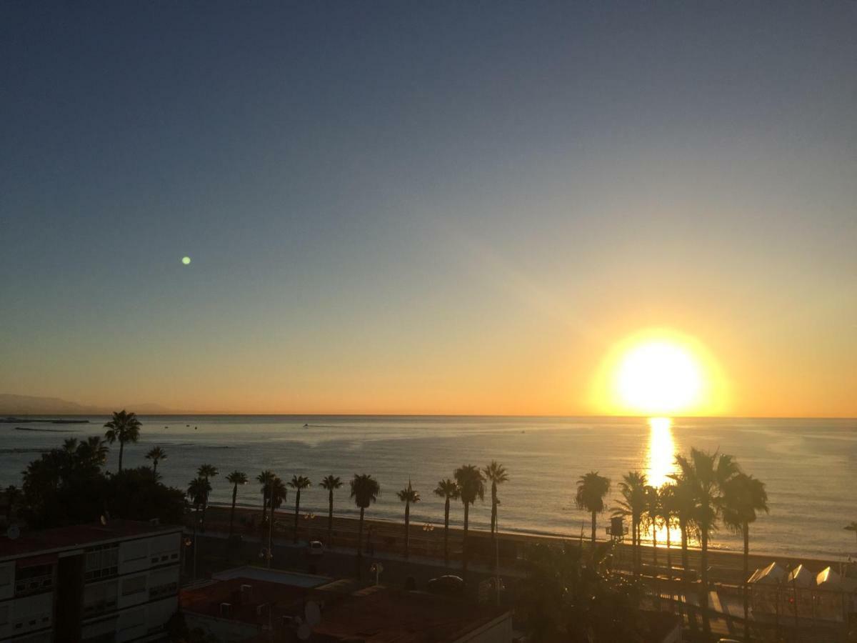 Luxury Beachfront Apartment In Benalmadena Costa Eksteriør billede